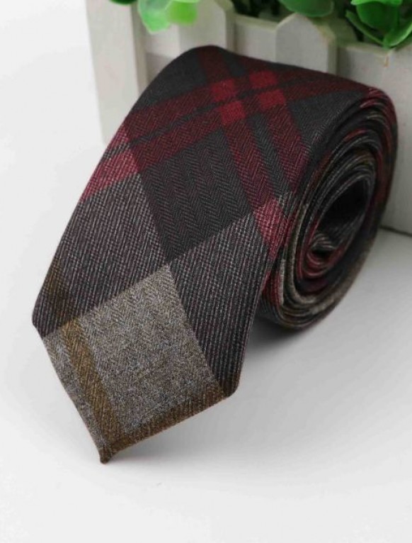 Мужской галстук коричневый в серую и красную клетку