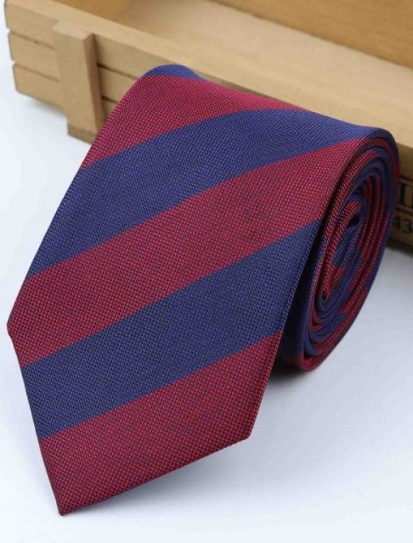 Мужской галстук красный в синюю полоску