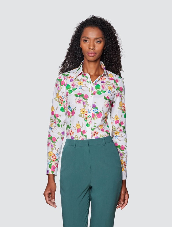 Женская полуприталенная рубашка с зелеными цветами
